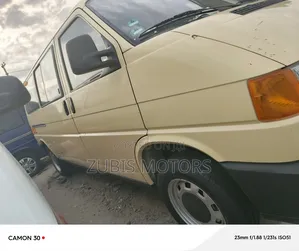 Volkswagen Transporter 2005 Yellow