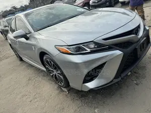 Toyota Camry SE (2.5L 4cyl 8A) 2019 Silver