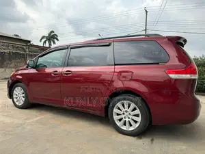 Toyota Sienna XLE 7 Passenger Mobility 2011 Red