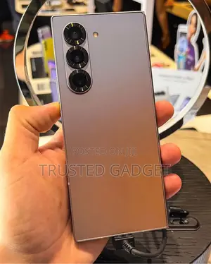 New Samsung Galaxy Fold 512 GB Gold