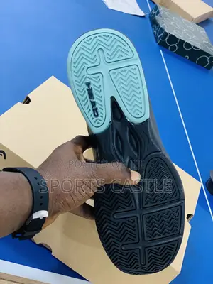 Tennis Shoe