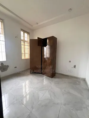 Photo - 3bdrm Block of Flats in In An Estate for rent