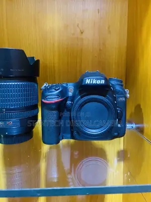 Nikon D7200 With 18-105mm Lens