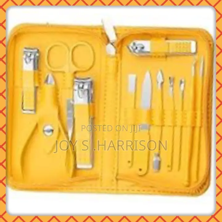 Manicure Kits 16 Pieces in One Packet for Spa Use