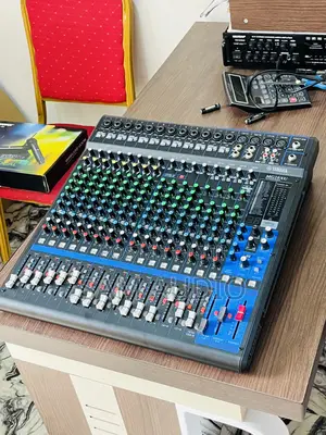 Yamaha MG20XU Mixing Console
