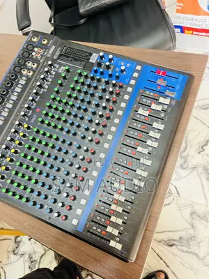 Yamaha MG20XU Mixing Console