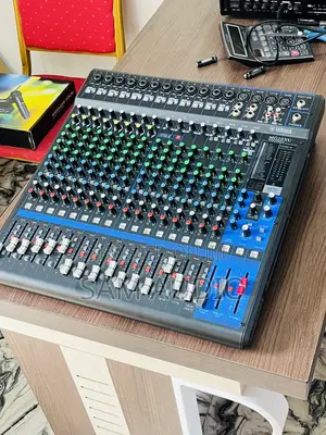 Photo - Yamaha MG20XU Mixing Console