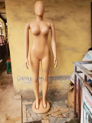 Brown Faceless Female Mannequin