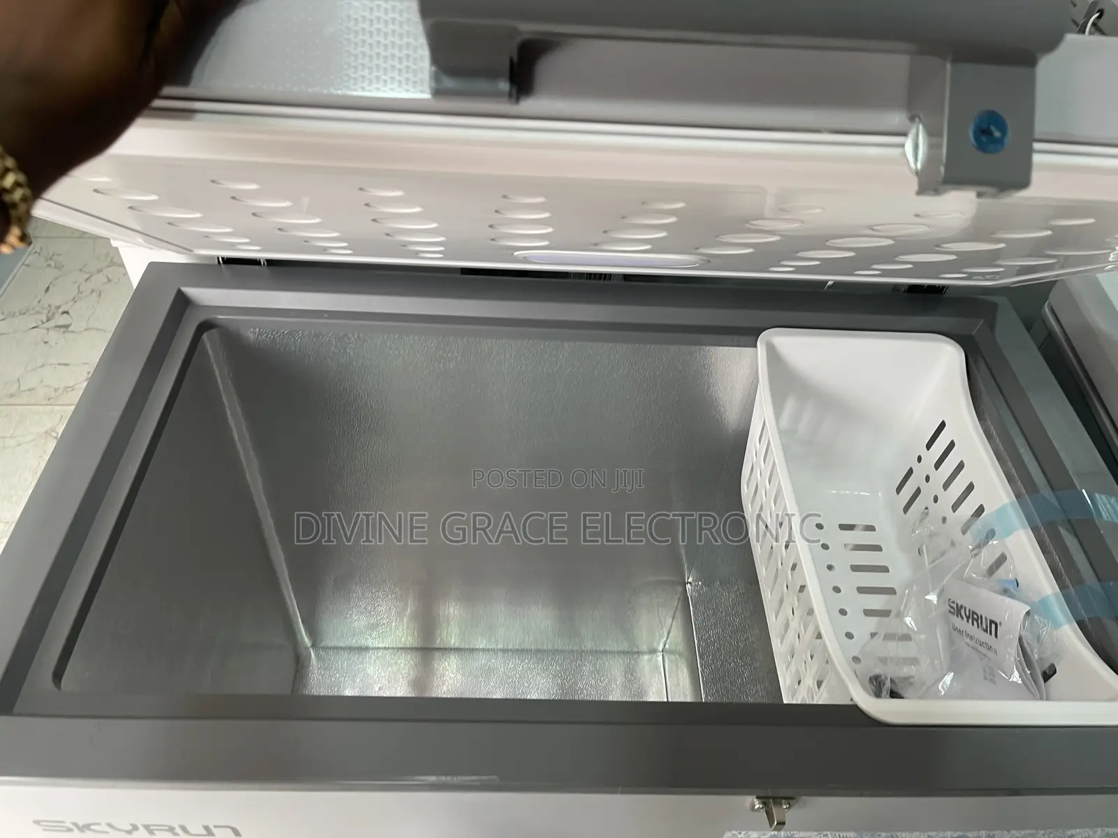 200 Litres Skyrun Chest Freezer