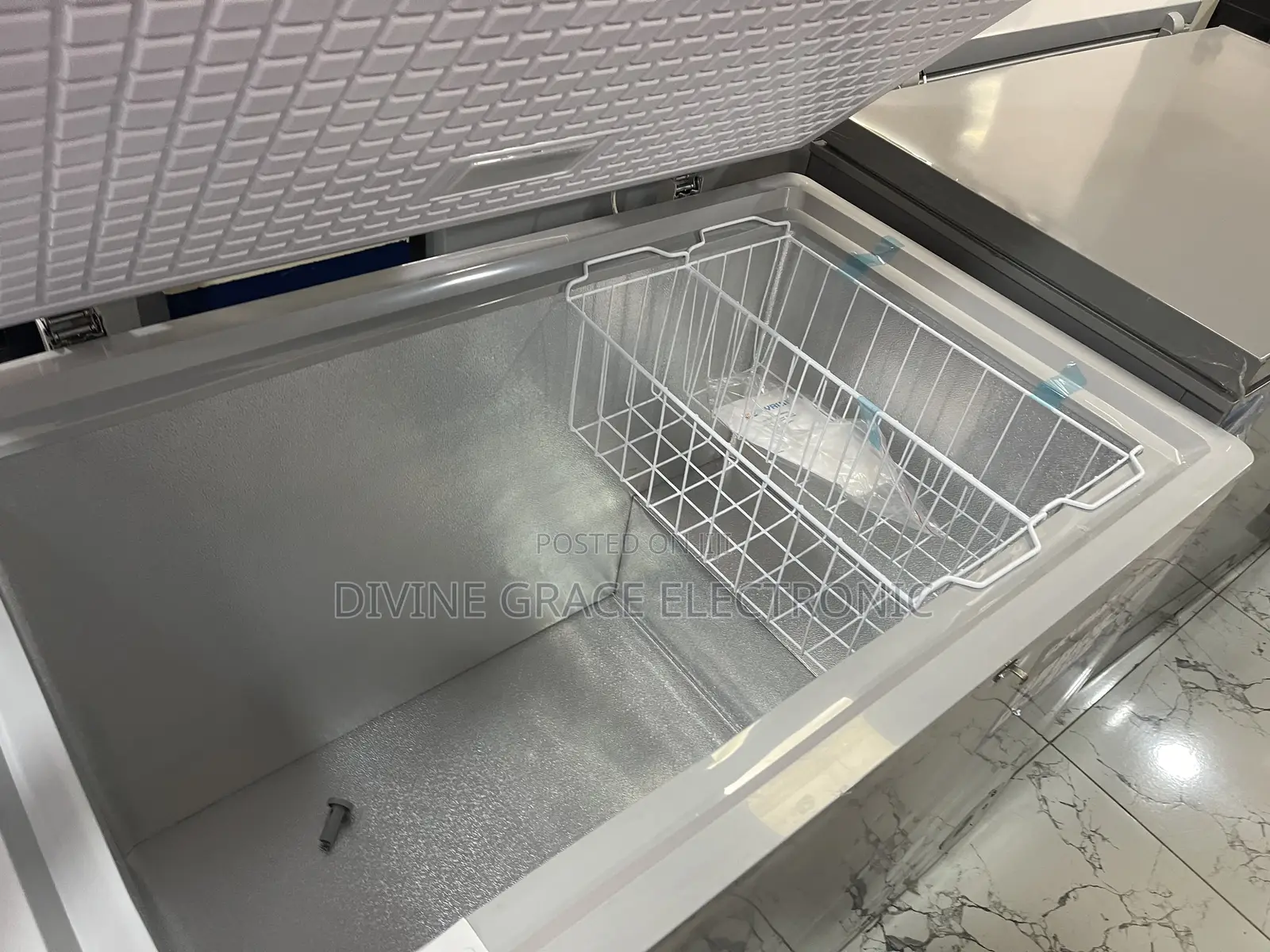 300 Litres Skyrun Chest Freezer