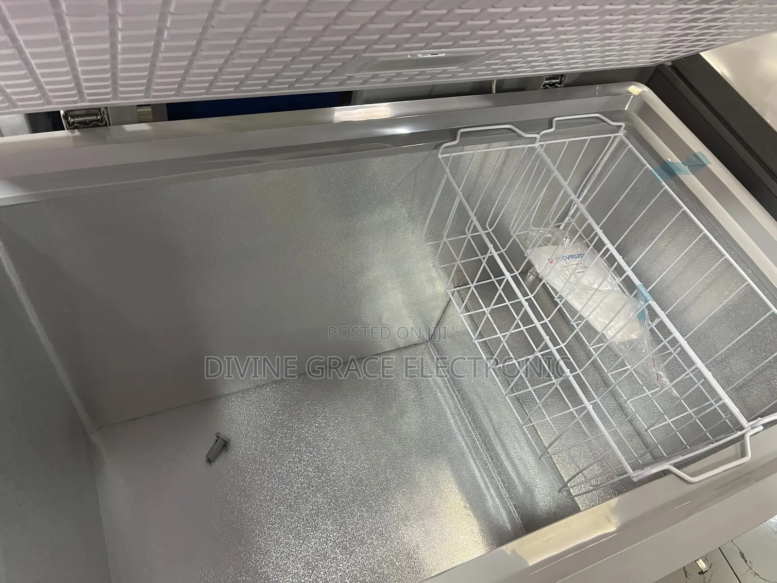 300 Litres Skyrun Chest Freezer
