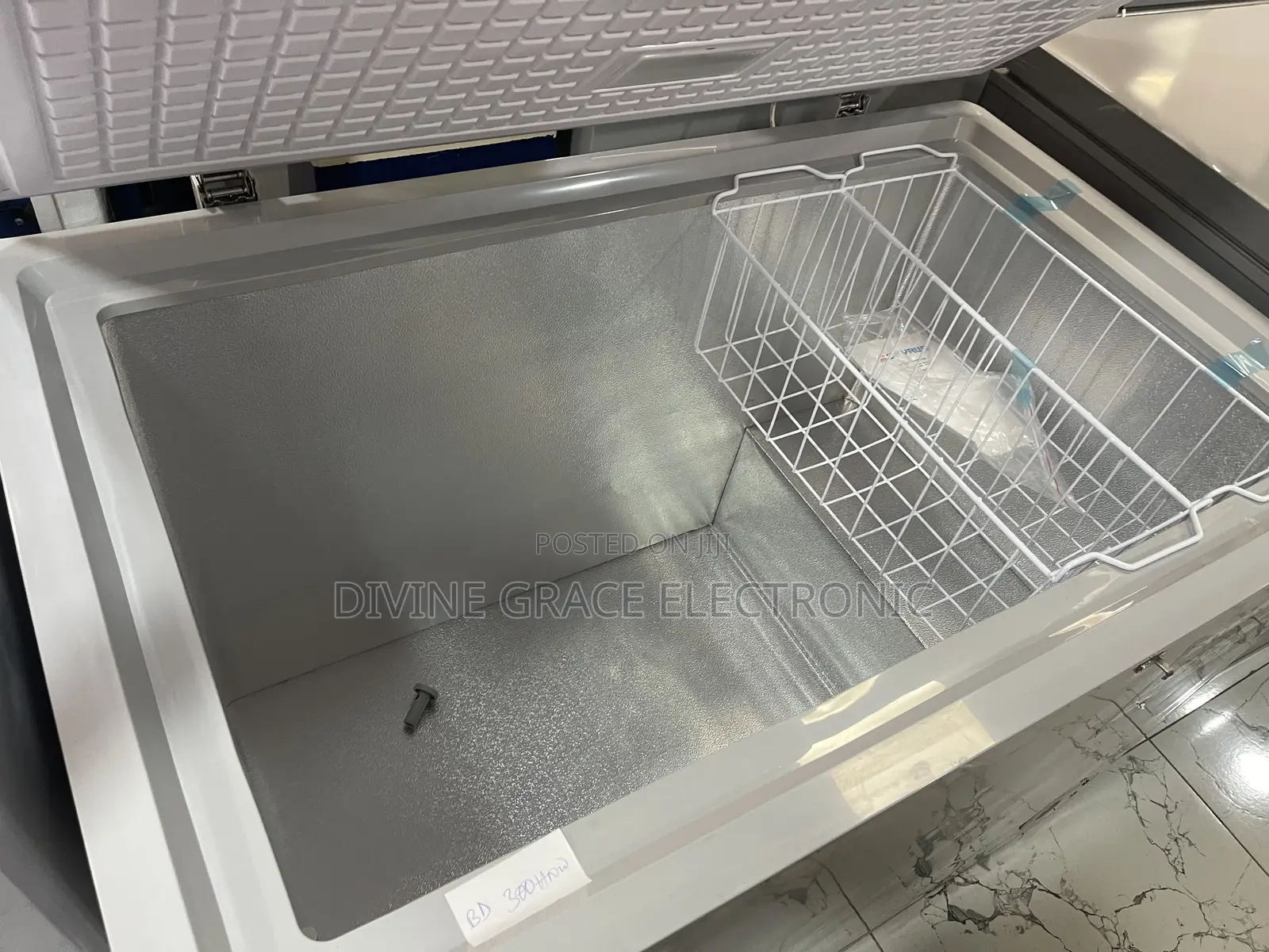 300 Litres Skyrun Chest Freezer