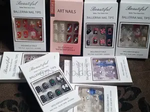 Press on Nails (Short)