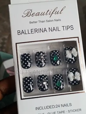 Press on Nails (Short)