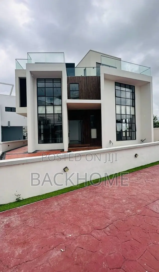 5bdrm Duplex in Chevron for sale