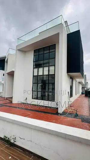 5bdrm Duplex in Chevron for sale