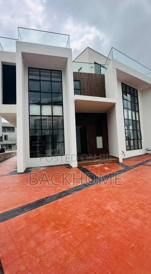 5bdrm Duplex in Chevron for sale