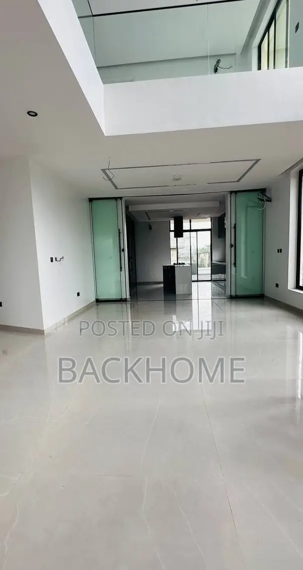 5bdrm Duplex in Chevron for sale
