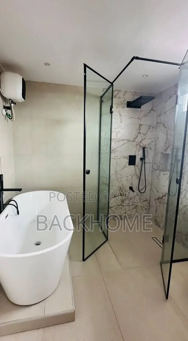 5bdrm Duplex in Chevron for sale