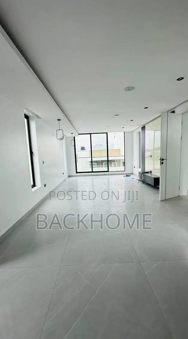 5bdrm Duplex in Chevron for sale