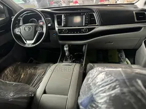 Toyota Highlander XLE 2019 Gray