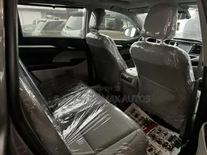 Toyota Highlander XLE 2019 Gray