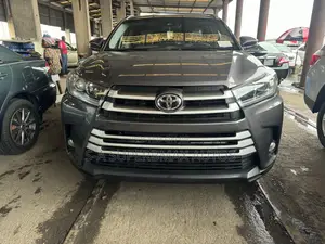 Toyota Highlander XLE 2019 Gray