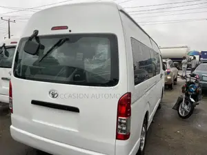 Toyota HiAce 2017 White