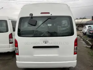 Toyota HiAce 2017 White