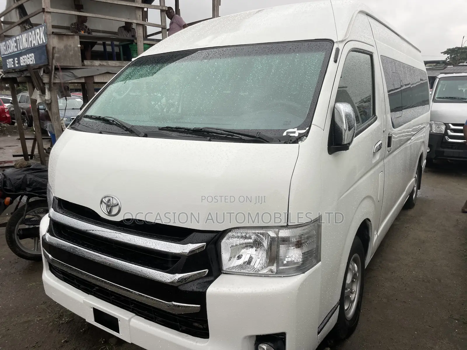 Toyota HiAce 2017 White