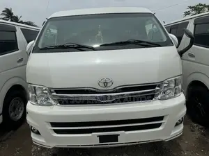 Toyota HiAce 2015 White