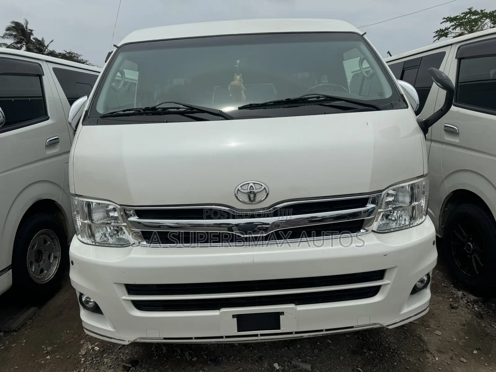 Toyota HiAce 2015 White