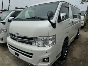 Toyota HiAce 2015 White