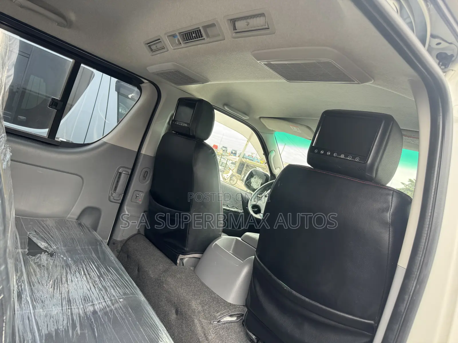 Toyota HiAce 2015 White