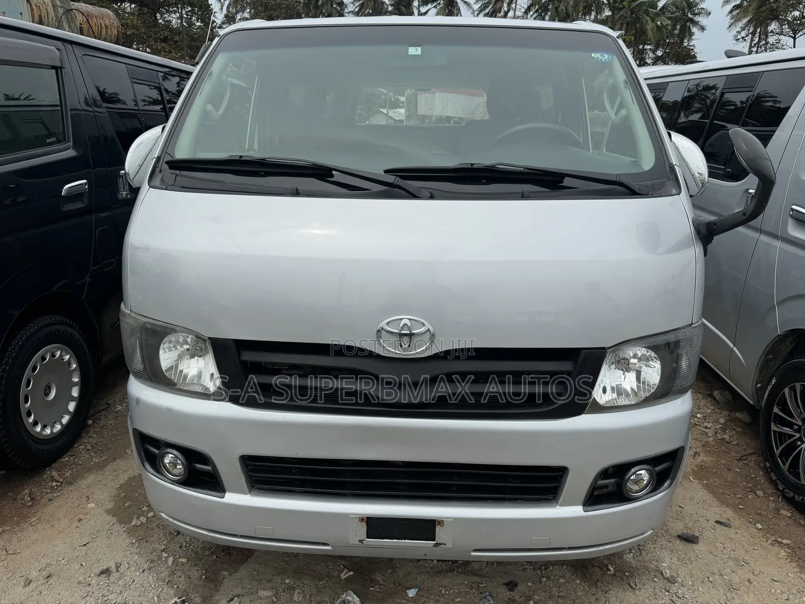 Toyota HiAce 2010 Silver
