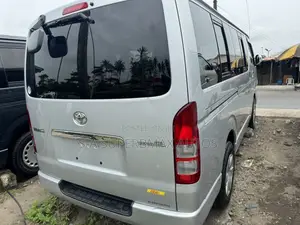 Toyota HiAce 2010 Silver