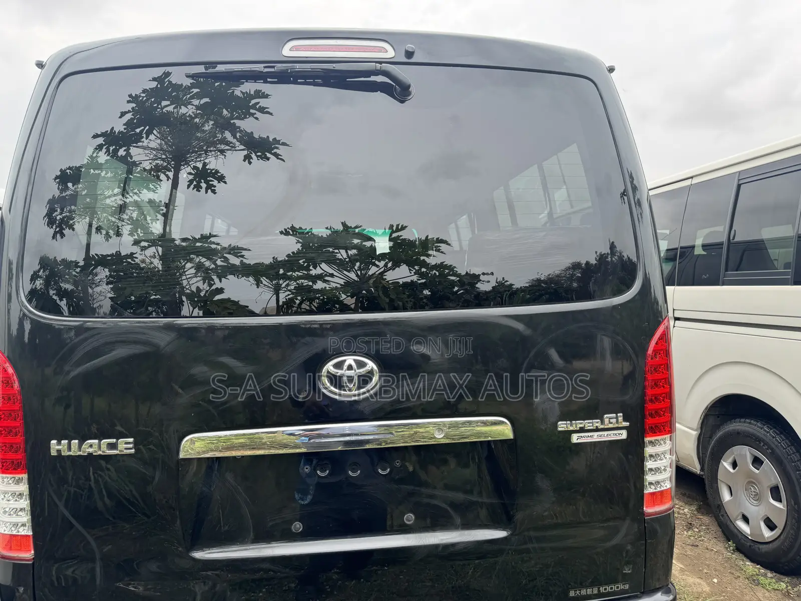 Toyota HiAce 2013 Black
