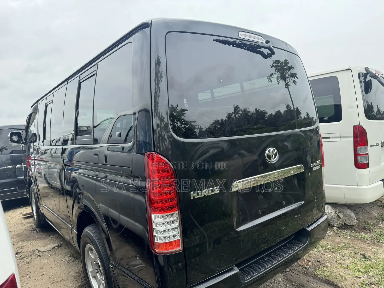 Toyota HiAce 2013 Black