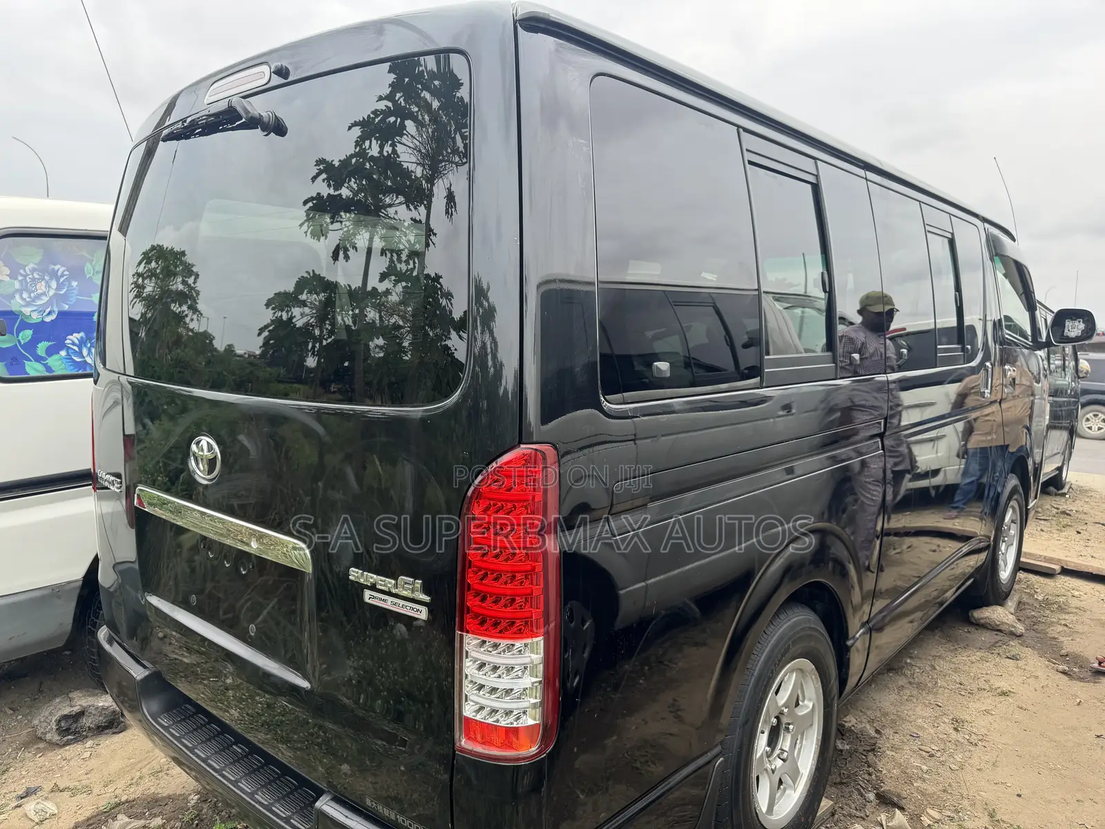 Toyota HiAce 2013 Black