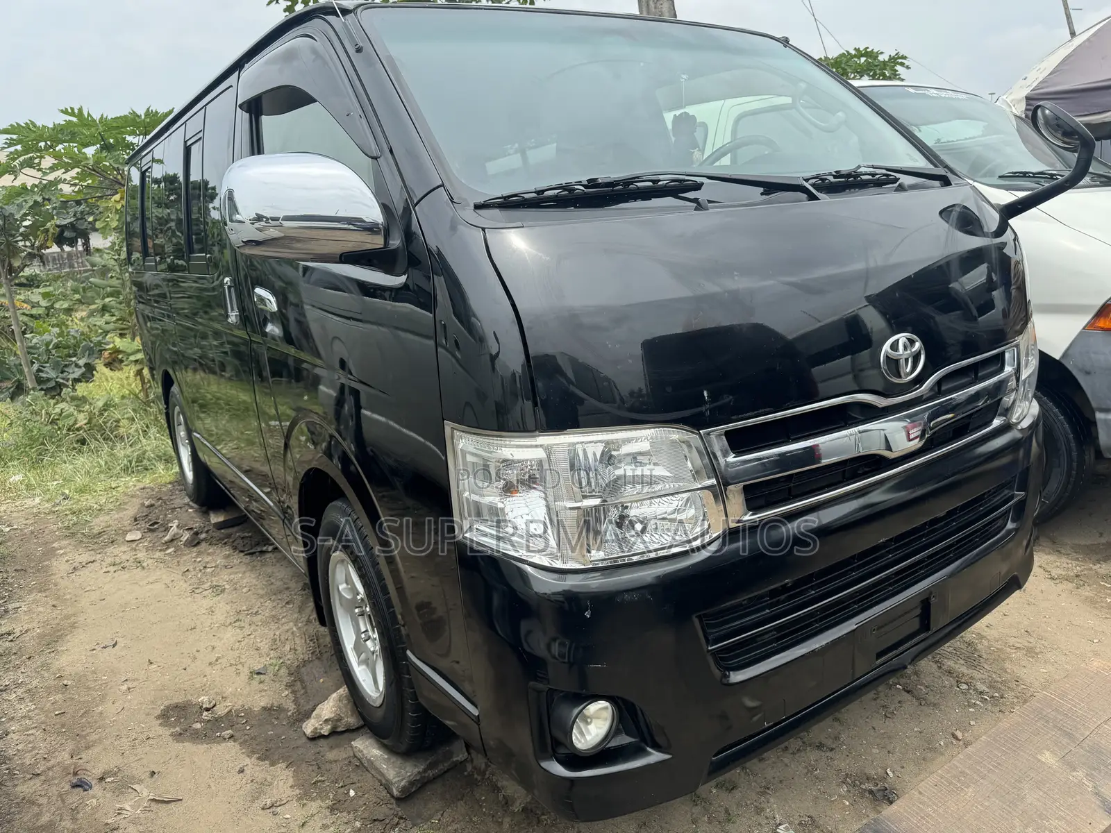 Toyota HiAce 2013 Black