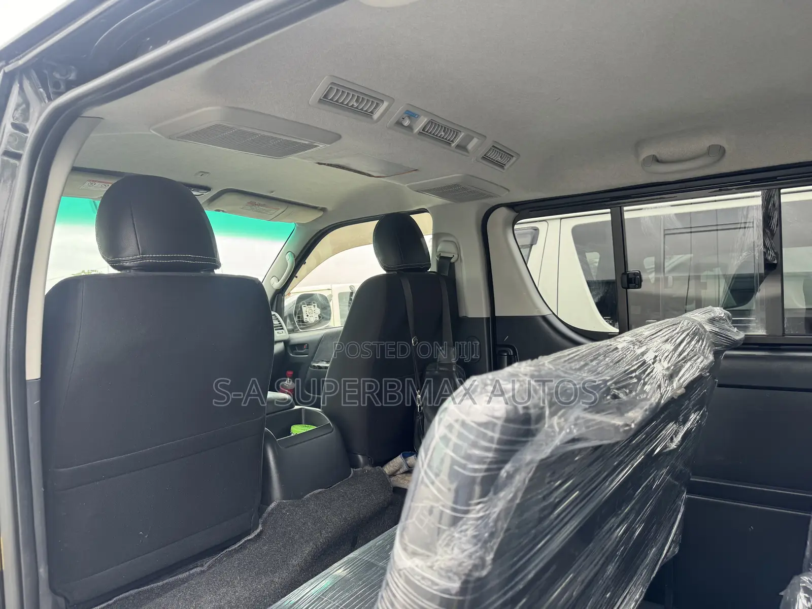 Toyota HiAce 2013 Black