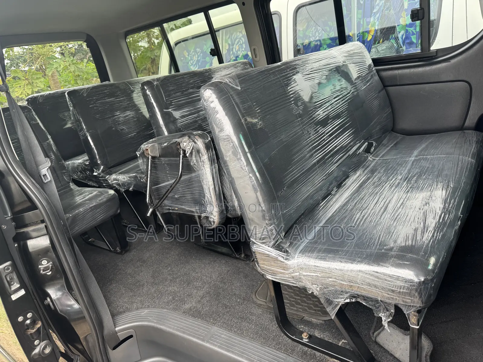 Toyota HiAce 2013 Black