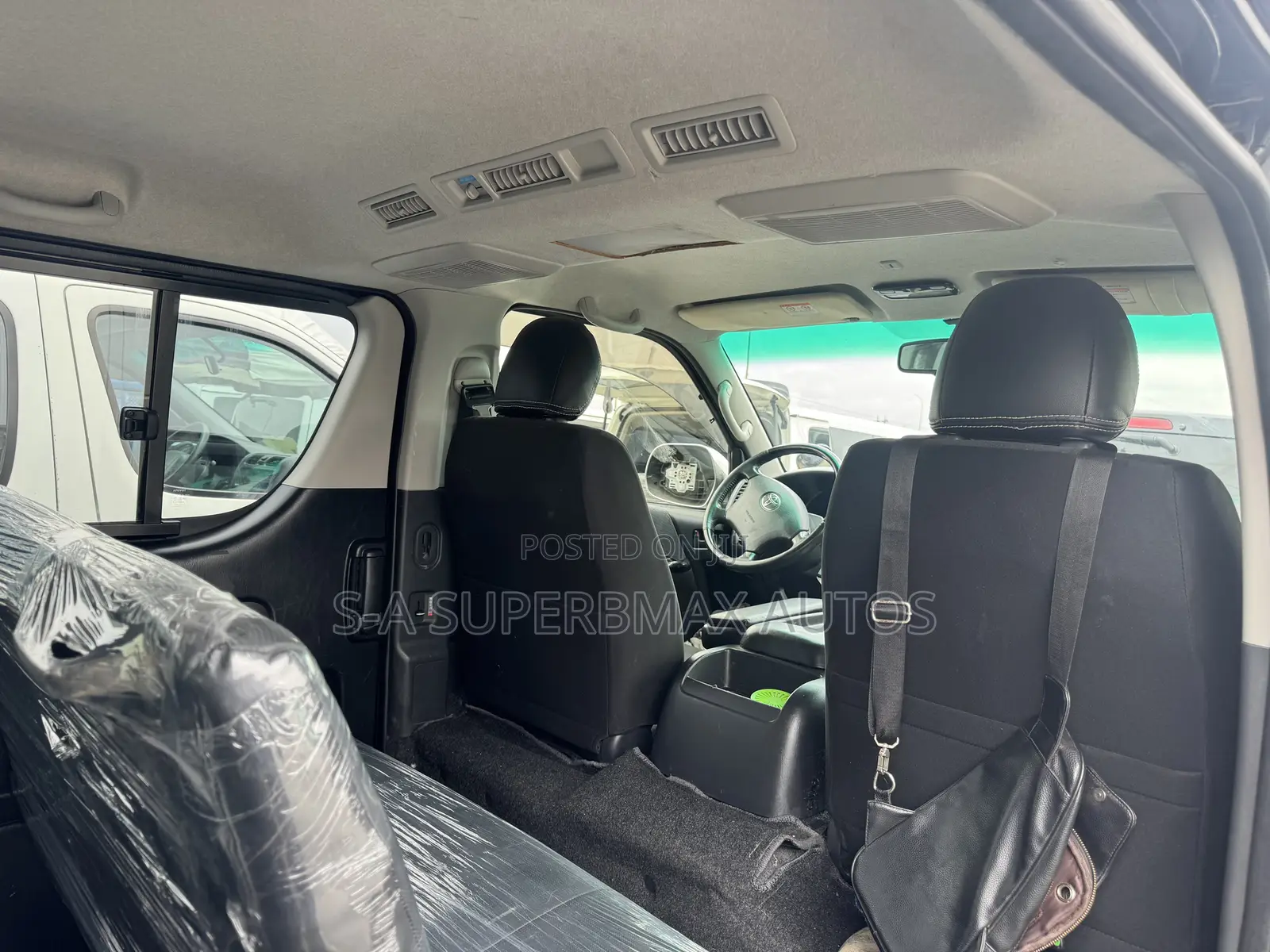 Toyota HiAce 2013 Black