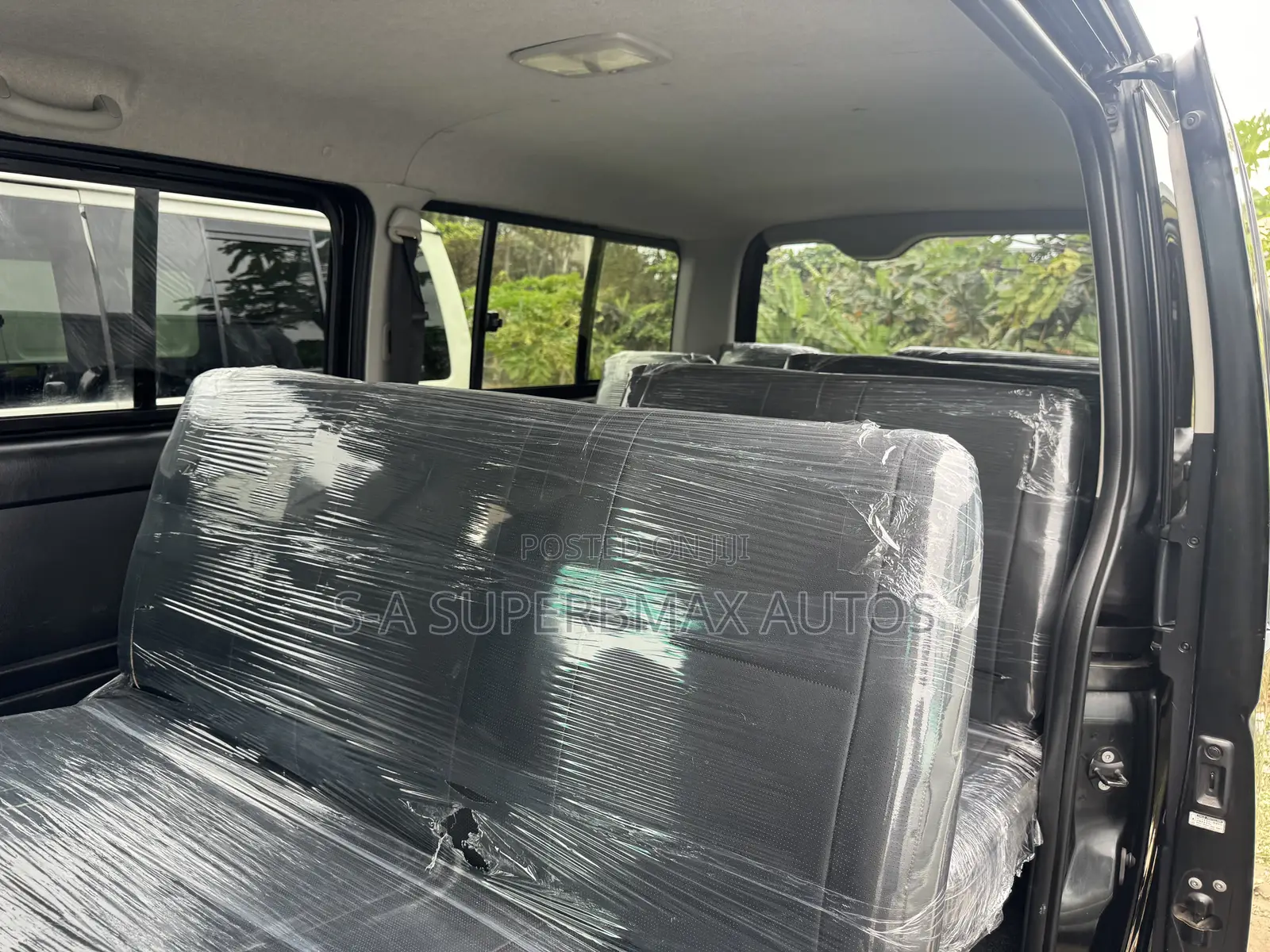 Toyota HiAce 2013 Black