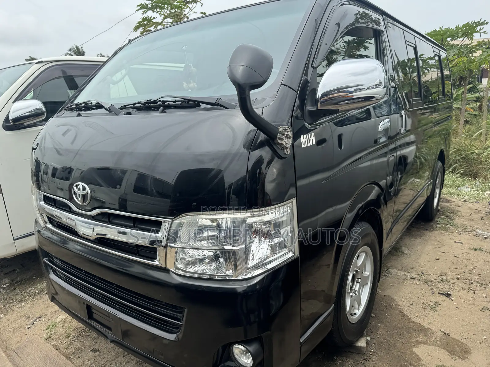 Toyota HiAce 2013 Black