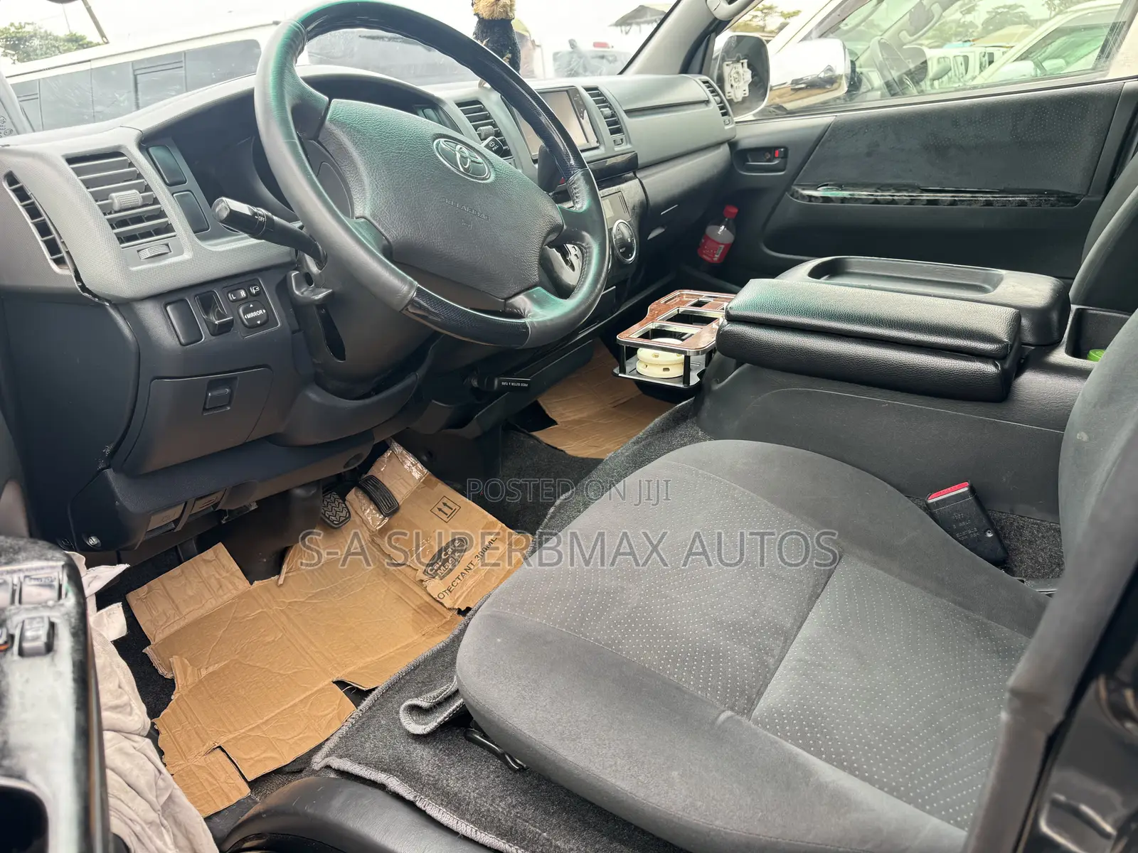 Toyota HiAce 2013 Black