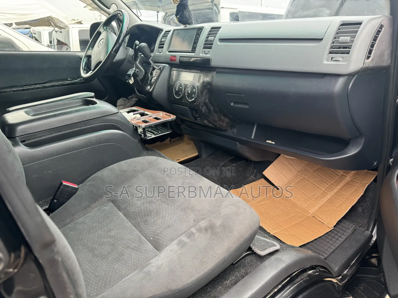 Toyota HiAce 2013 Black
