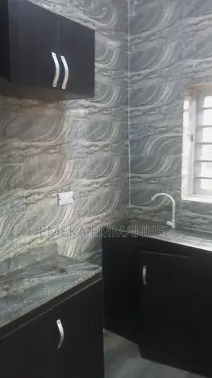 1bdrm Apartment in Back Of Uba Bank for rent