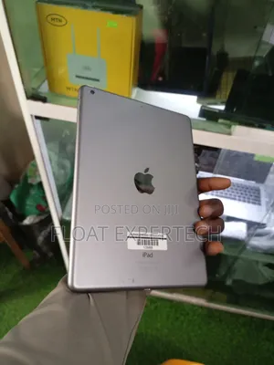 Apple iPad Air 32 GB Gray