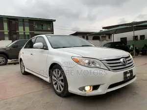 Toyota Avalon Limited Sedan FWD (3.5L 6cyl 6A) 2011 White